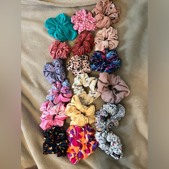loop style scrunchies - Picture 1 of 1